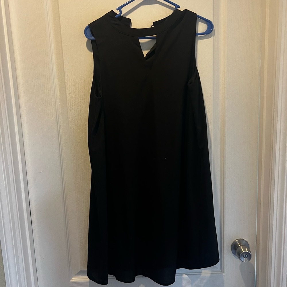 Black Sleeveless Shift Dress
